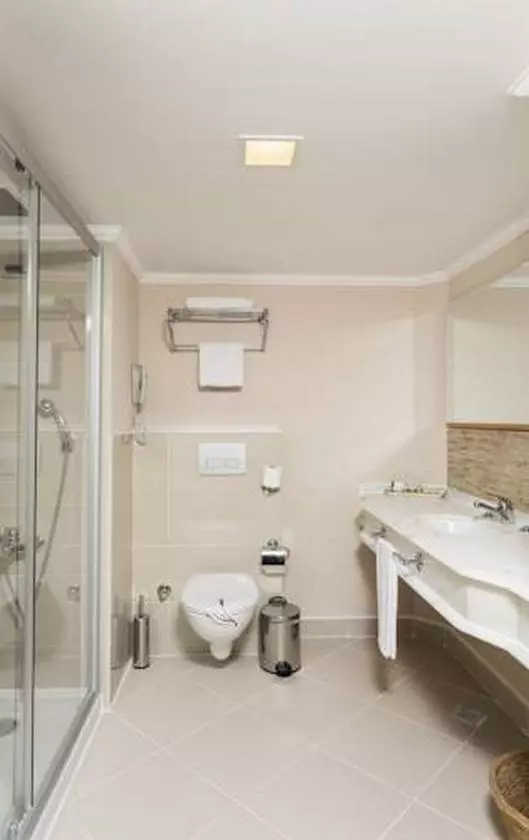 Anemon Hotel Izmir BATHROOM (Copy).jpg